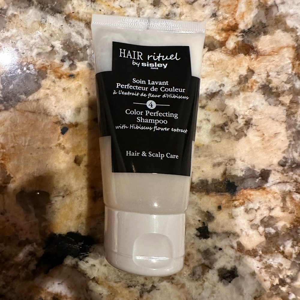 Hair rituel by Sisley color perfecting shampoo